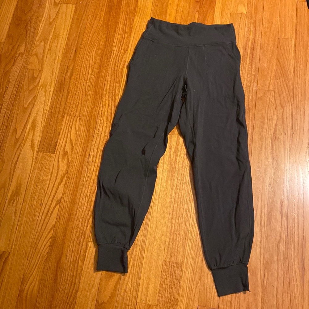 lululemon size 6 grey